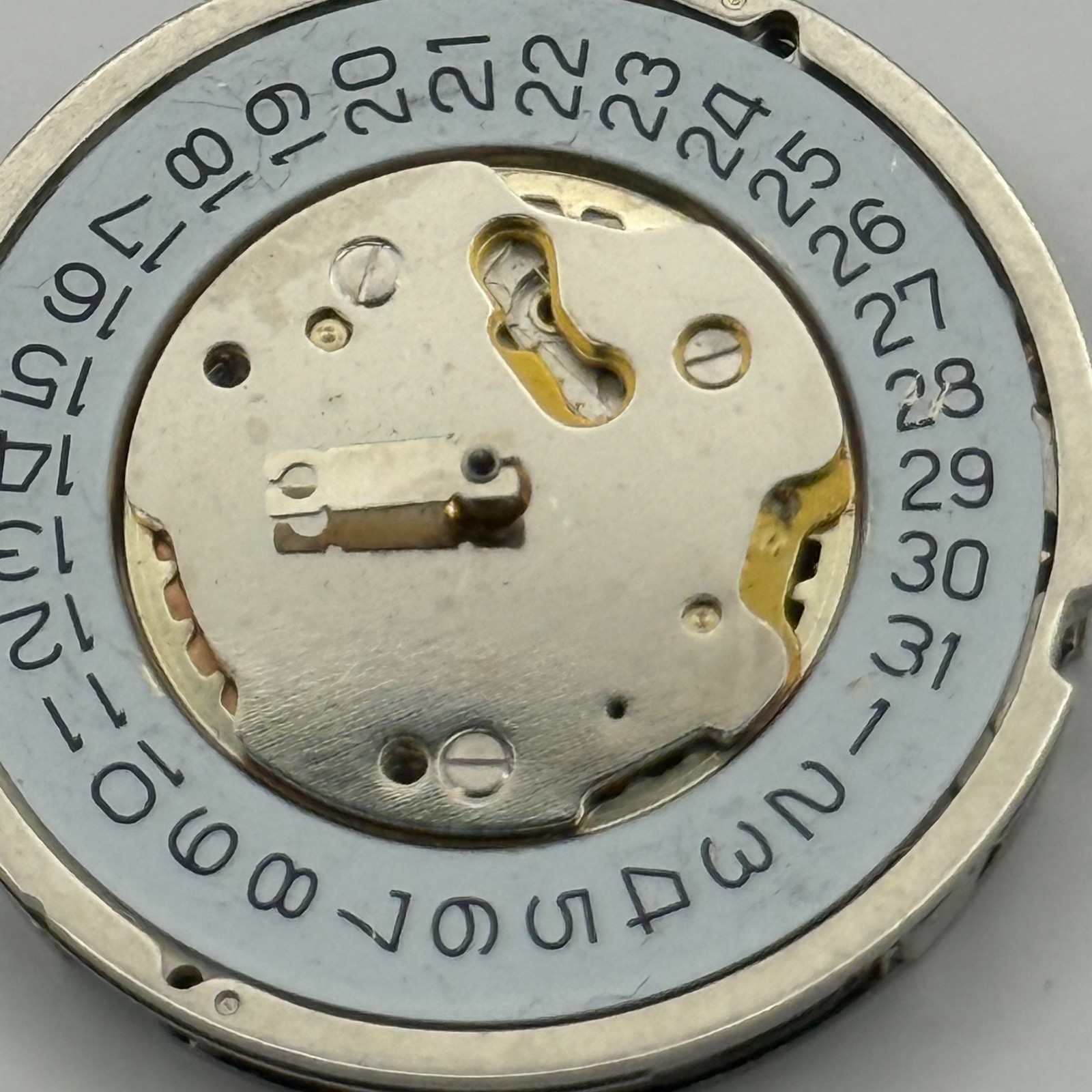 Ronda 5040.D Watch Movement Quartz Swiss Date 6 Jewels Vintage Parts 28.5mm