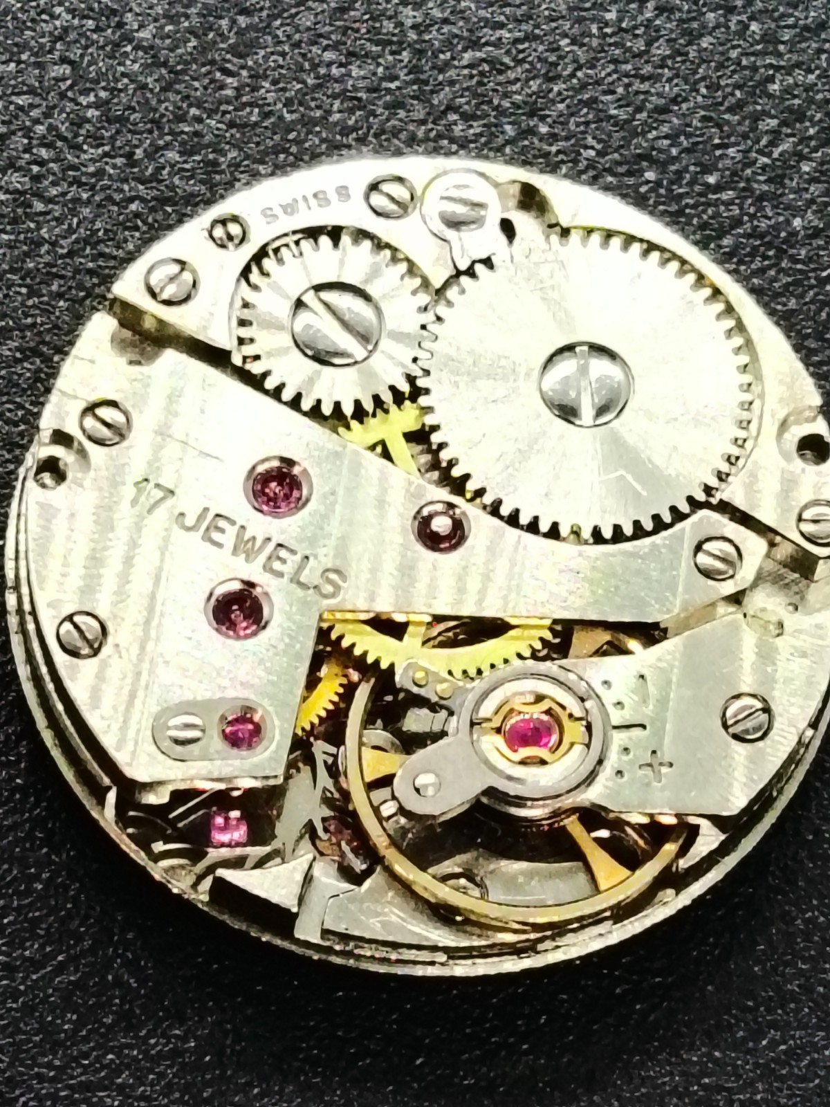 VINTAGE GARRARD GENTS 17 JEWELS WRISTWATCH MOVEMENT.