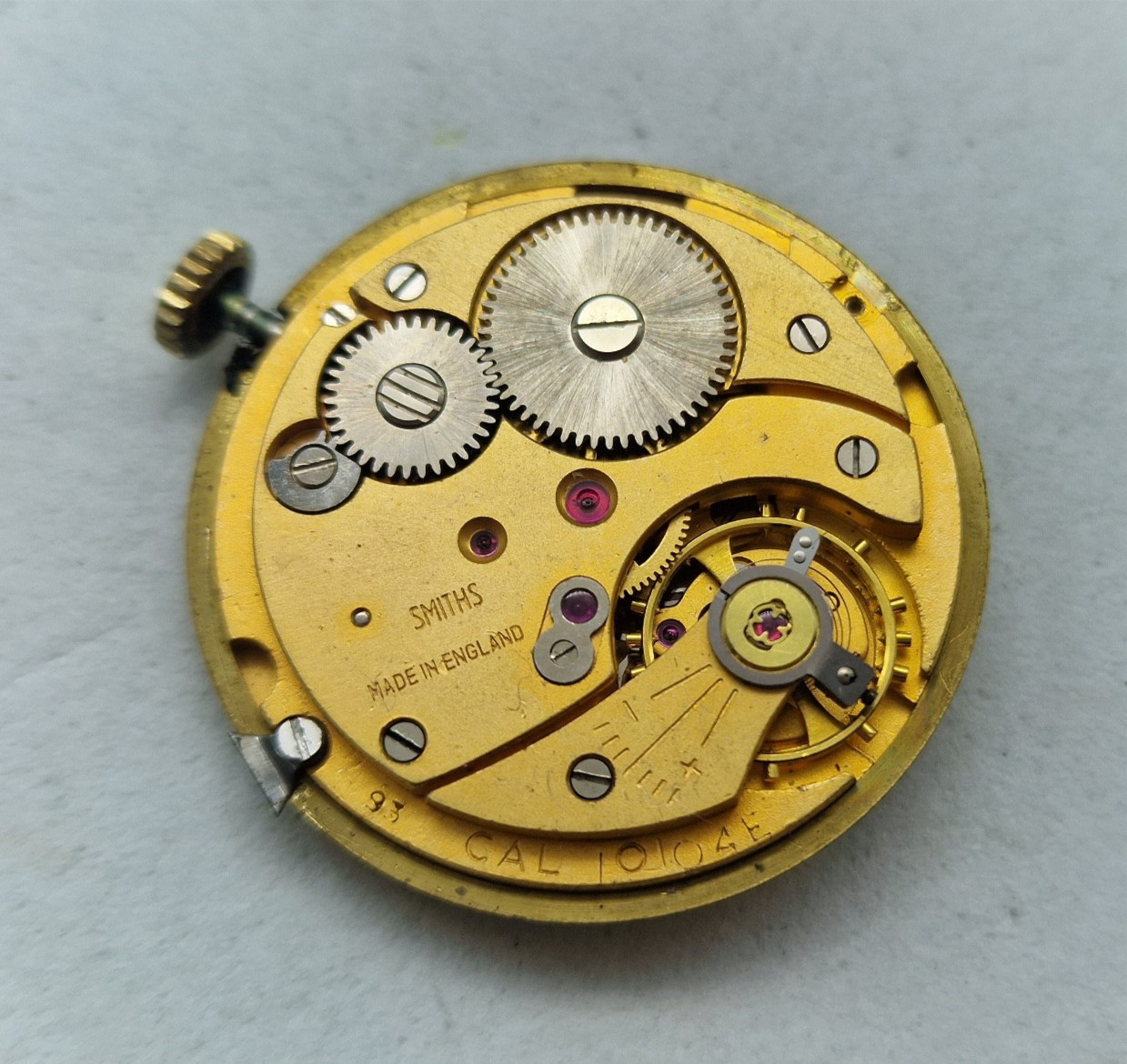 VINTAGE SMITHS EVEREST MANUAL WIND CAL: 1O1O4E MOVEMENT AND DIAL ,WORKING /X069