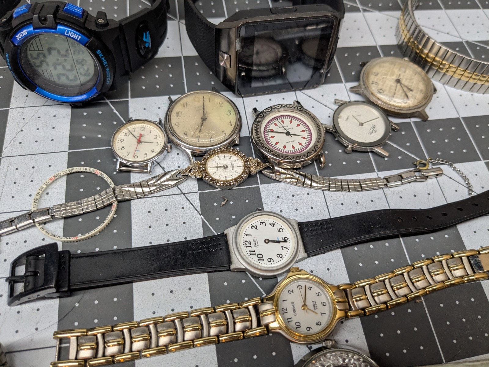 Bulk Watch Lot Timex,Fossil,Quartz Movements 25 Watches + Accessories
