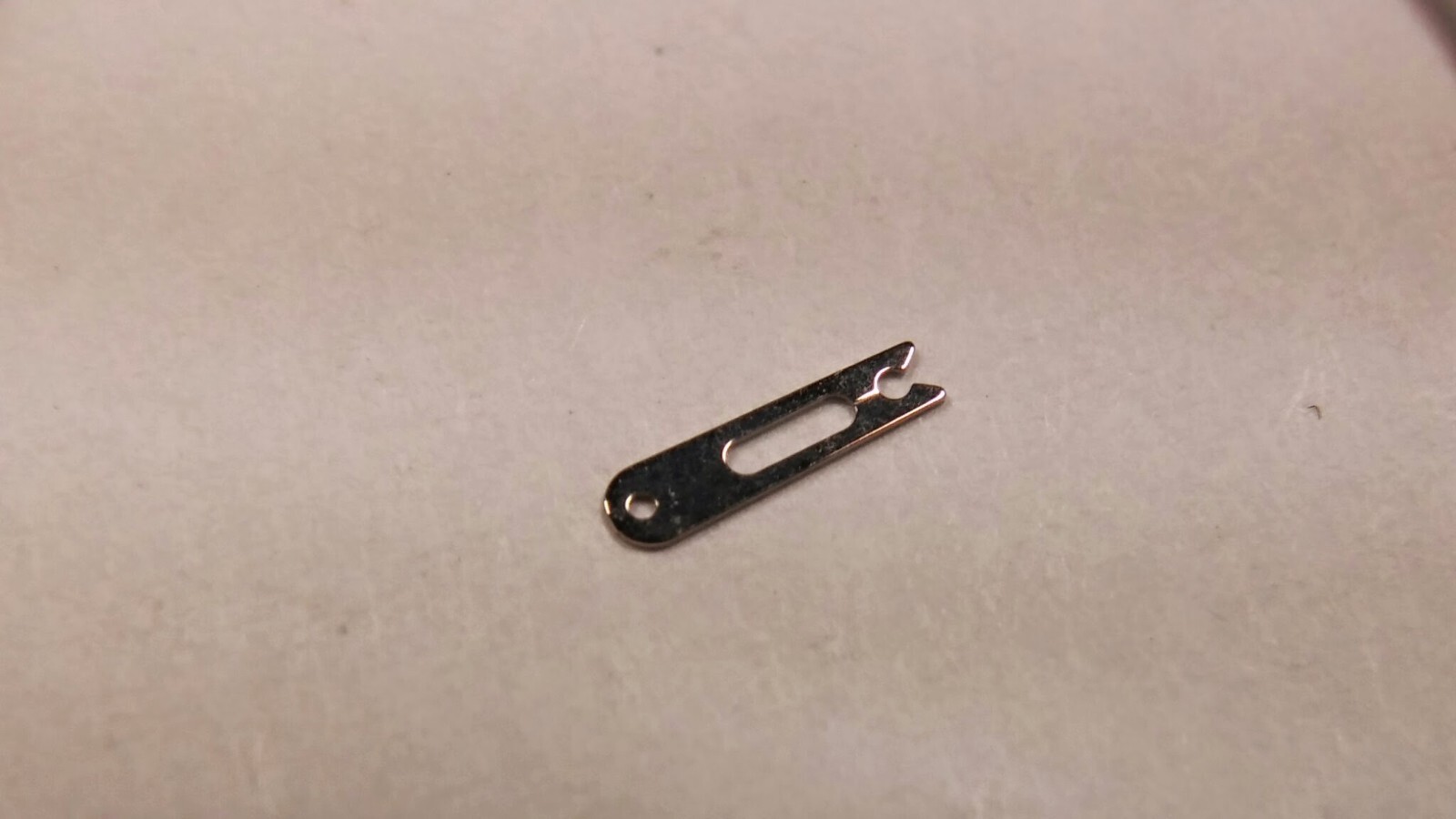 Genuine Rolex part parts 3135 560-2 axle clip, NOS, 1 per order