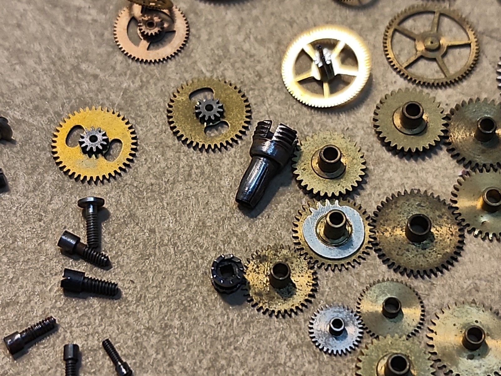 Lot Of Mixed Pocket Watch/Wristwatch Loose Parts-Train Wheels, Hr Wheels, 120+