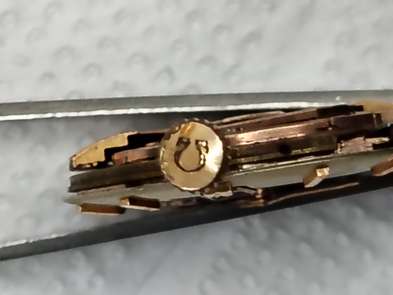 VINTAGE 1962 OMEGA 562 AUTOMATIC MOVEMENT WITH GENEVE DIAL AND CROWN