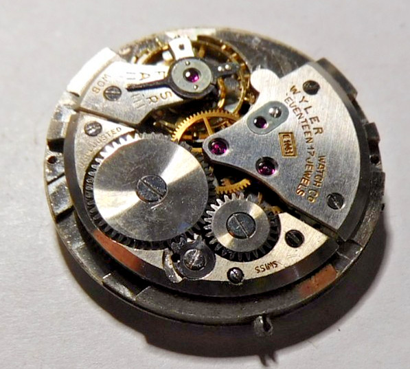 WYLER E1001 MOVMENT WITH DIAL & HAND RUNNING 17 JEWELS FOR PARTS or REPAIR. USED
