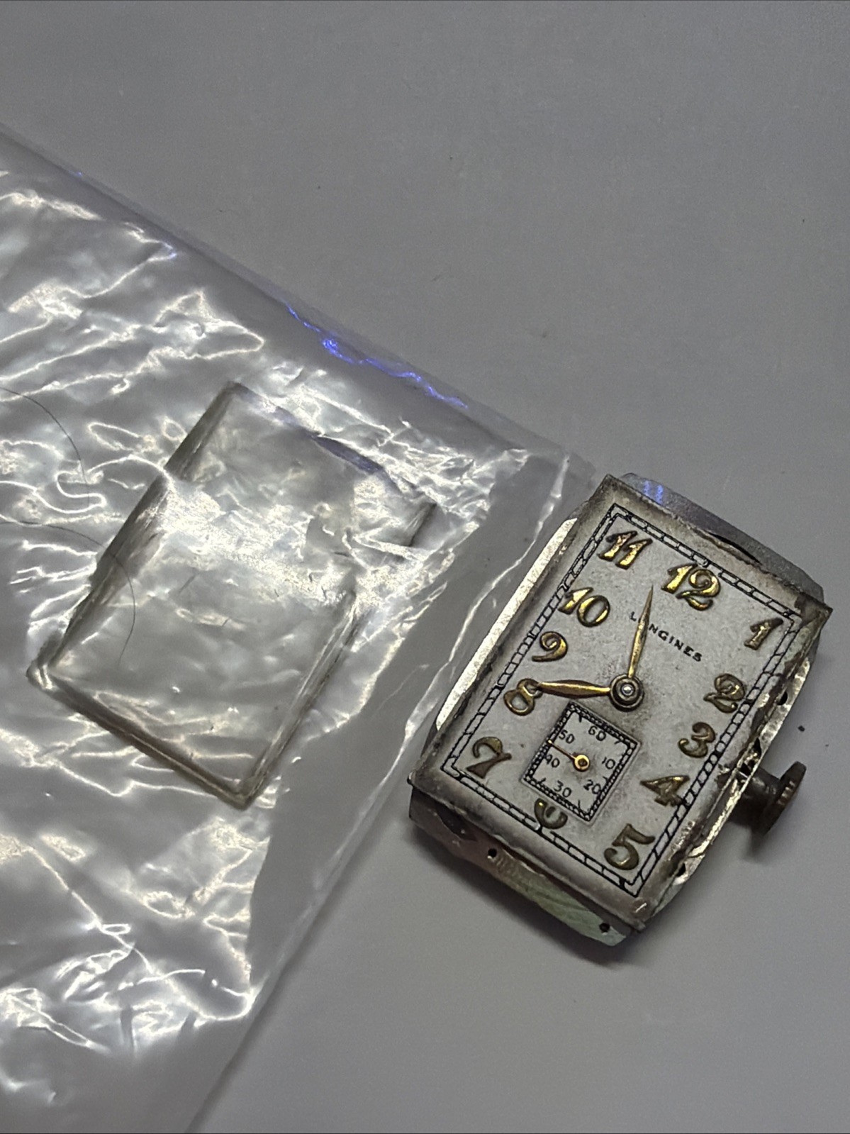 Vintage Longines 9L 17 jewel men’s wrist watch movement with hands. WORKING