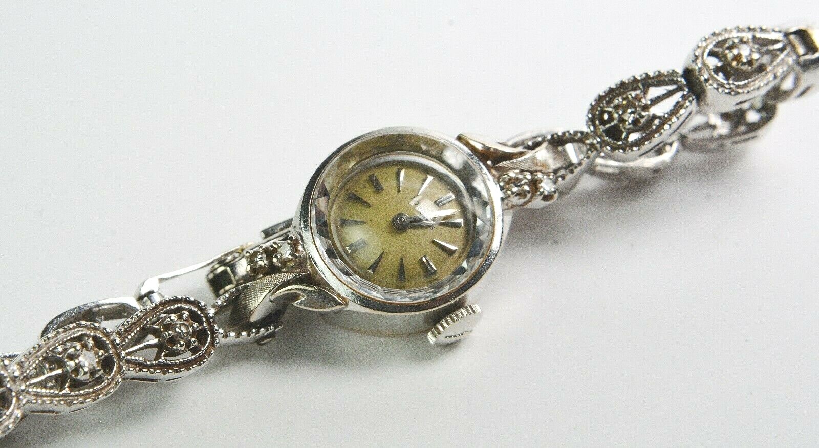LADY’S LONGINES 14K SOLID WHITE GOLD.18 DIAMONDS WATCH.ORIGINAL DIAL