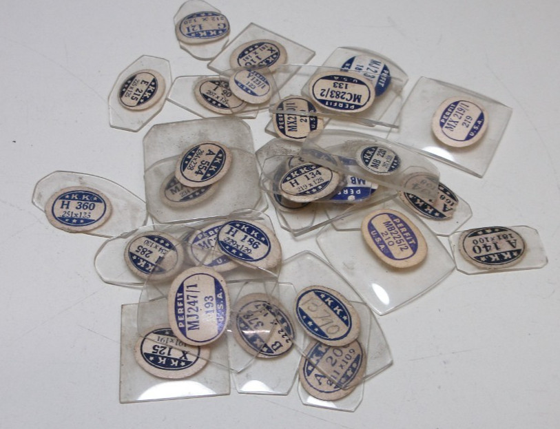 LOT OF 30 GLASS WATCH CRYSTAL MEN OR LADIES CRYSTALS PERFIT KK NEW OLD STOCK #P1