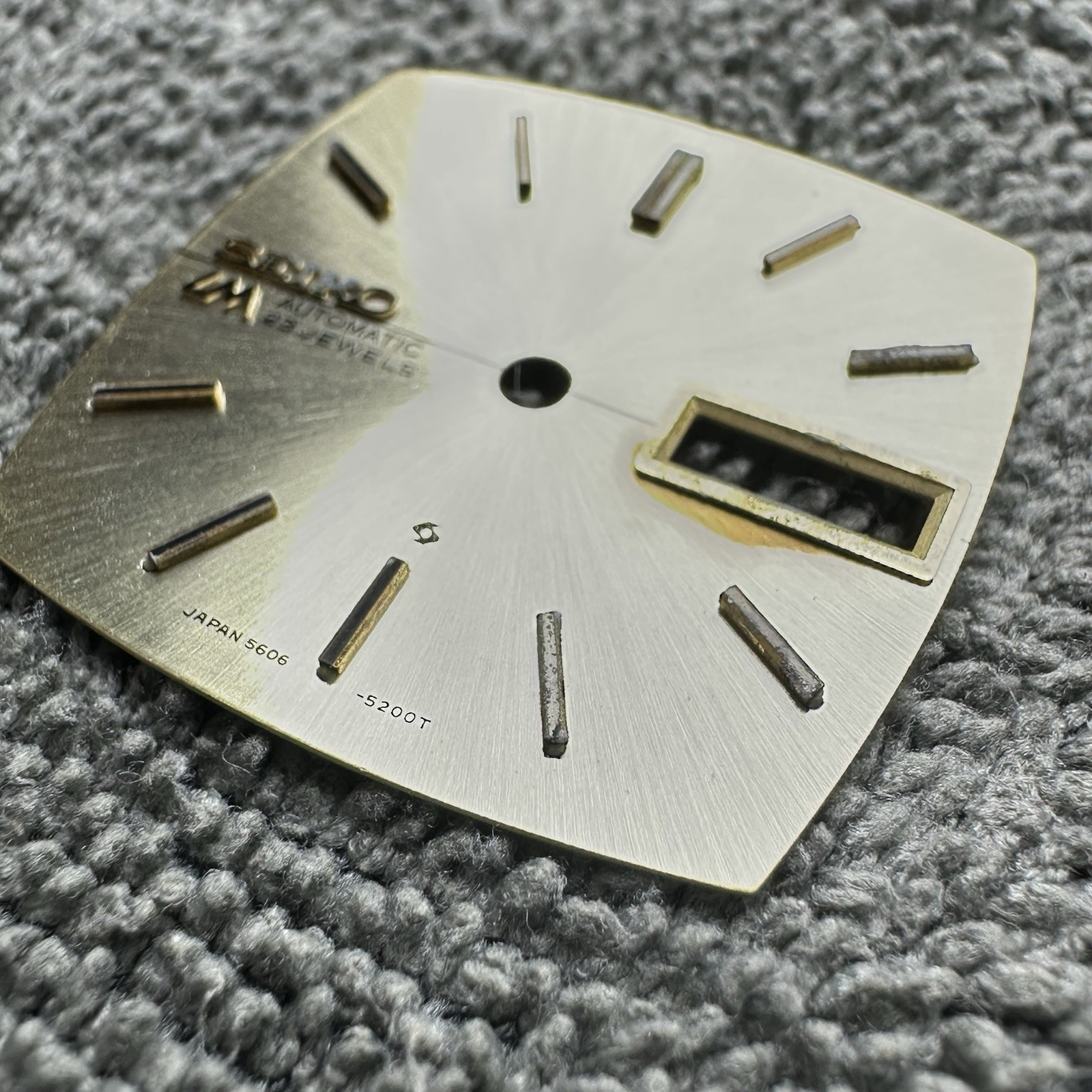 GENUINE NEW OLD STOCK DIAL FOR SEIKO LM 5606-5040 5606-5046 LORD MATIC *DEFECT