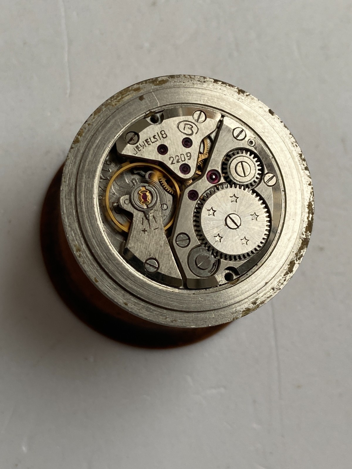 VINTAGE MEN WRIST WATCH PARTS MOVEMENT WOSTOK ВОСТОК 18 JEWELS 2209 CCCR USSR