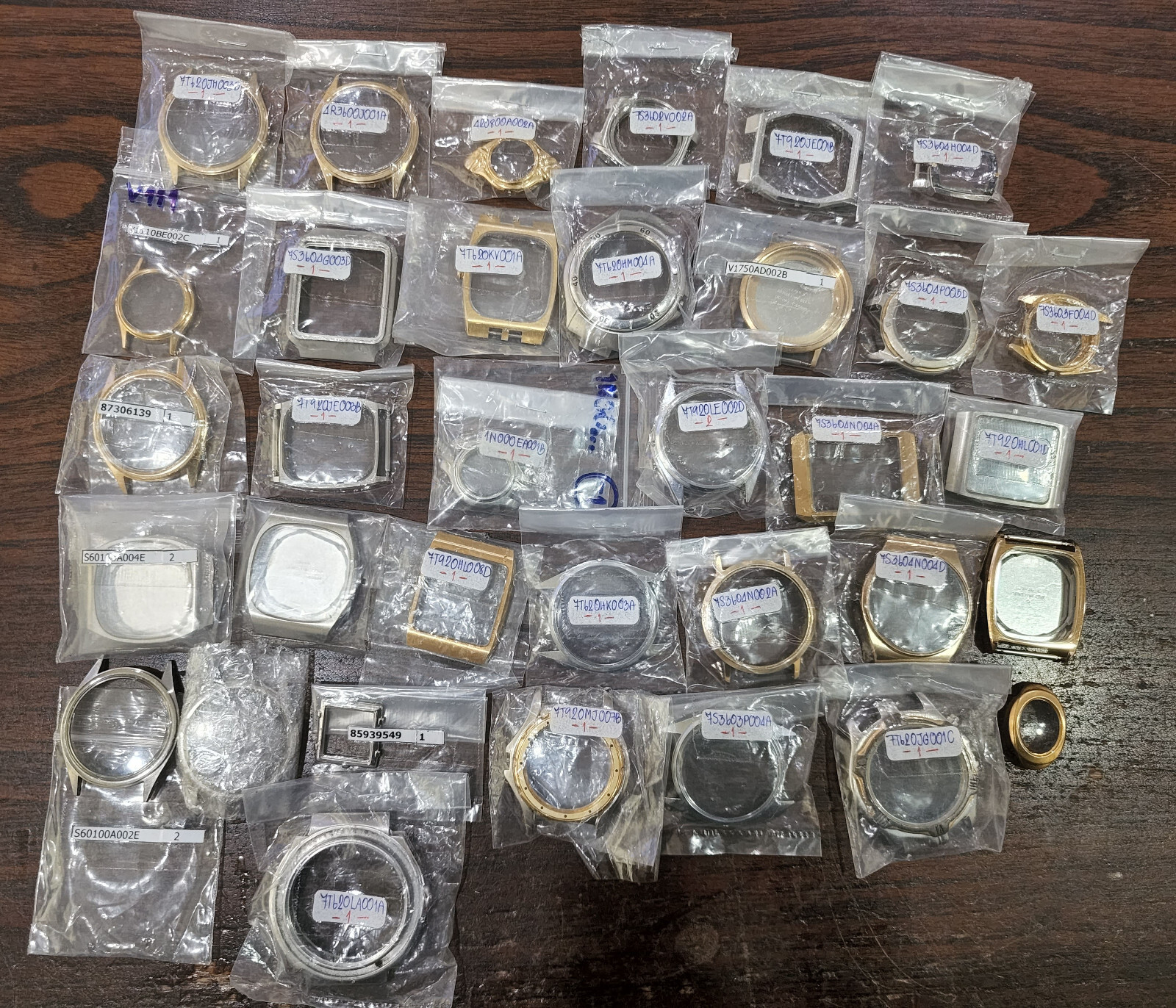 Hugh Lot 35 NOS Case Seiko watch Dress 7T62 Quartz Assorted parts Etc.