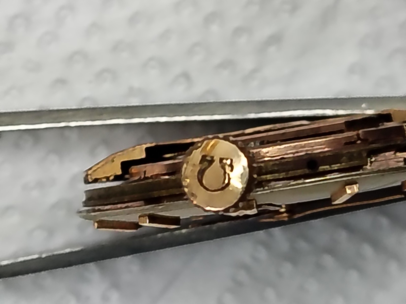 VINTAGE 1962 OMEGA 562 AUTOMATIC MOVEMENT WITH GENEVE DIAL AND CROWN