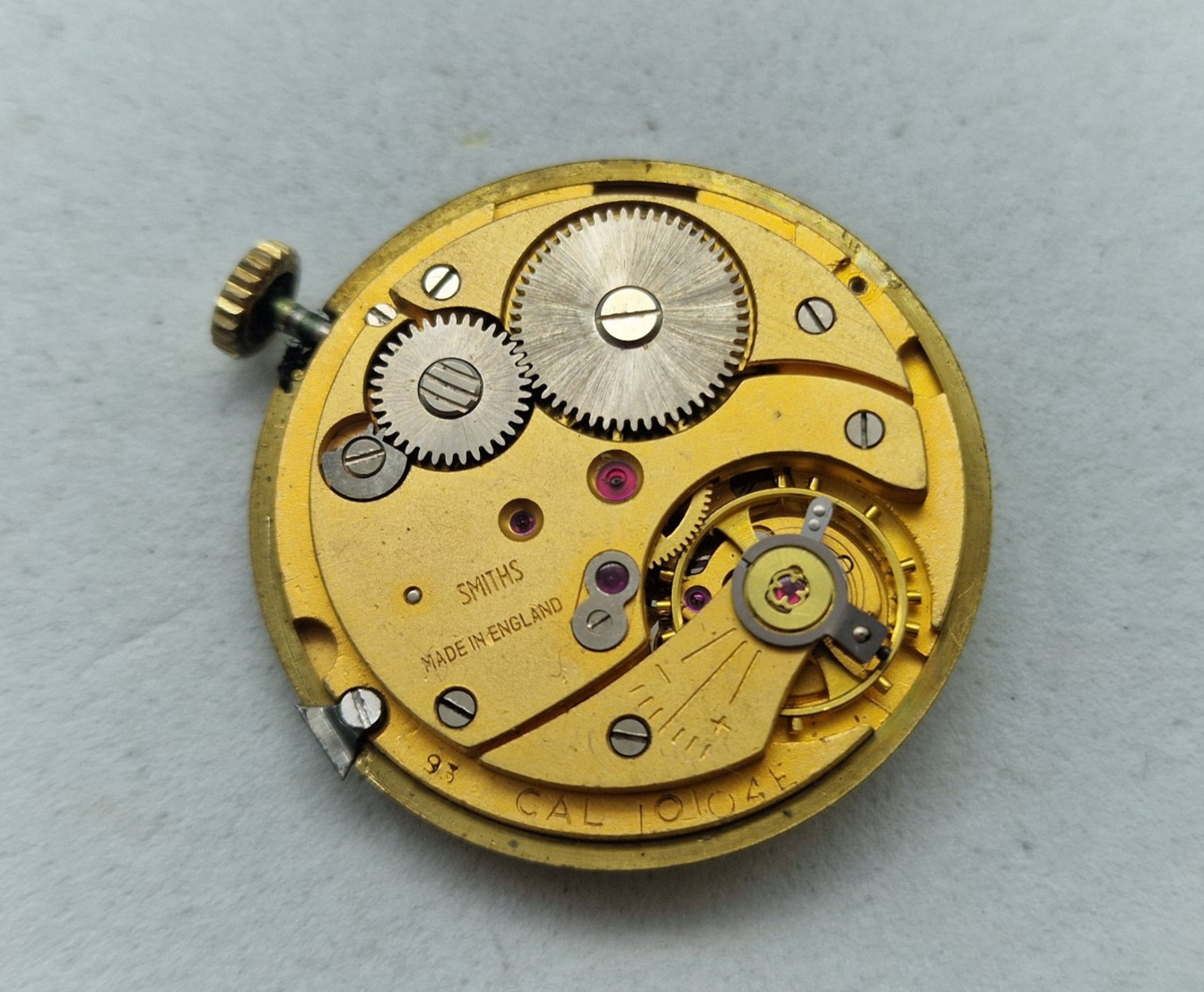 VINTAGE SMITHS EVEREST MANUAL WIND CAL: 1O1O4E MOVEMENT AND DIAL ,WORKING /X069