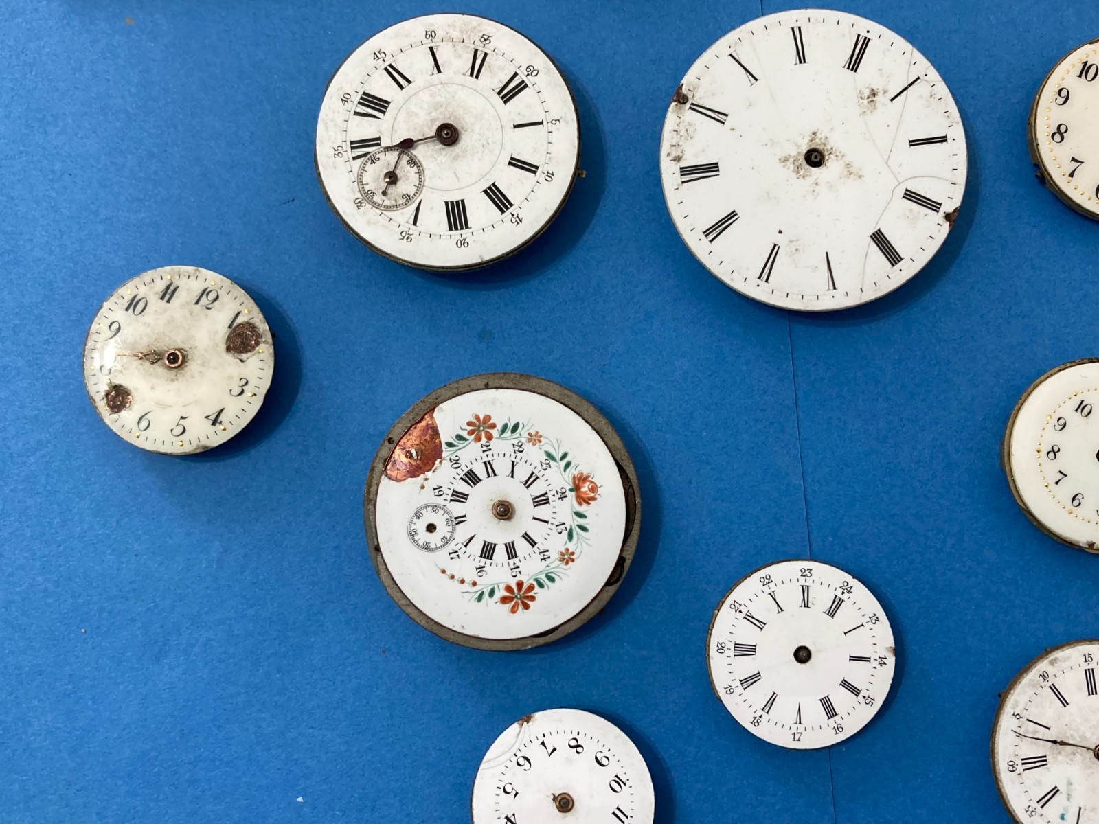 LOT OF NO.44 OLD VARIOUS POCKET WATCHES FOR POCKET WATCH TO RESTORE PARTS.