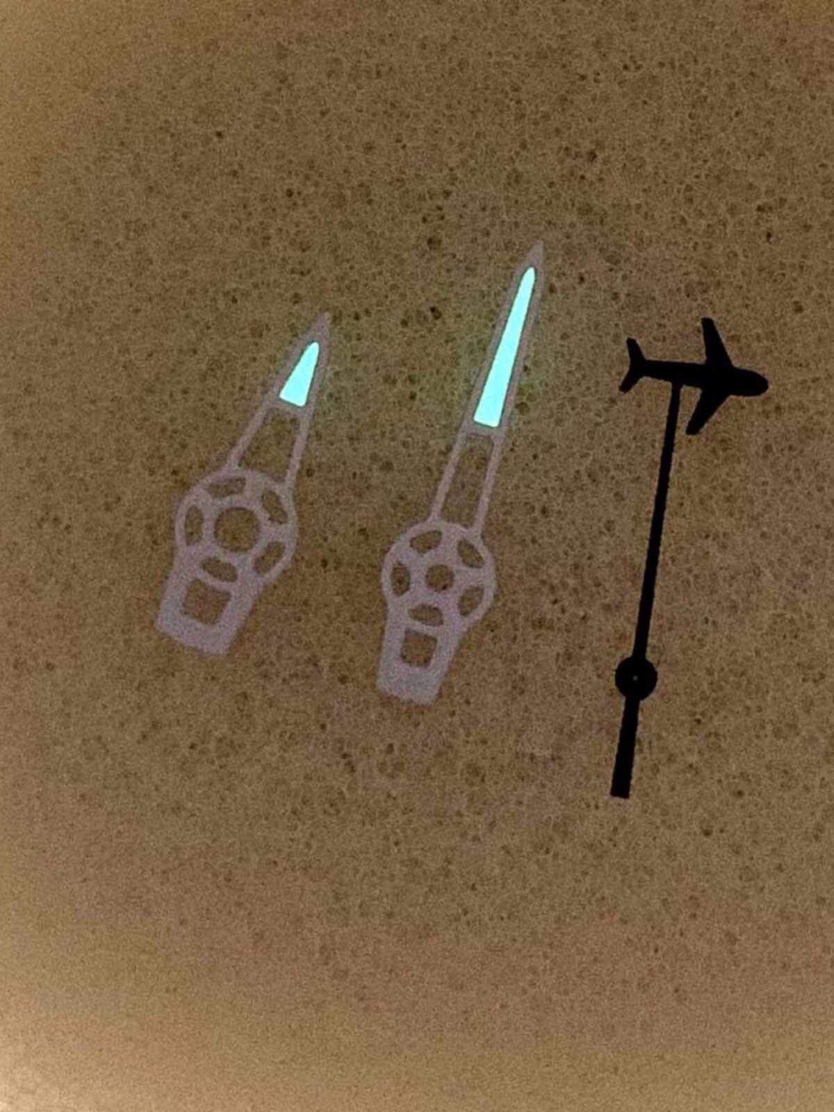 1Set Moving Airplane Flying Watch Hands For NH35 NH36 ETA2824/2836 8 x12x12.5mm