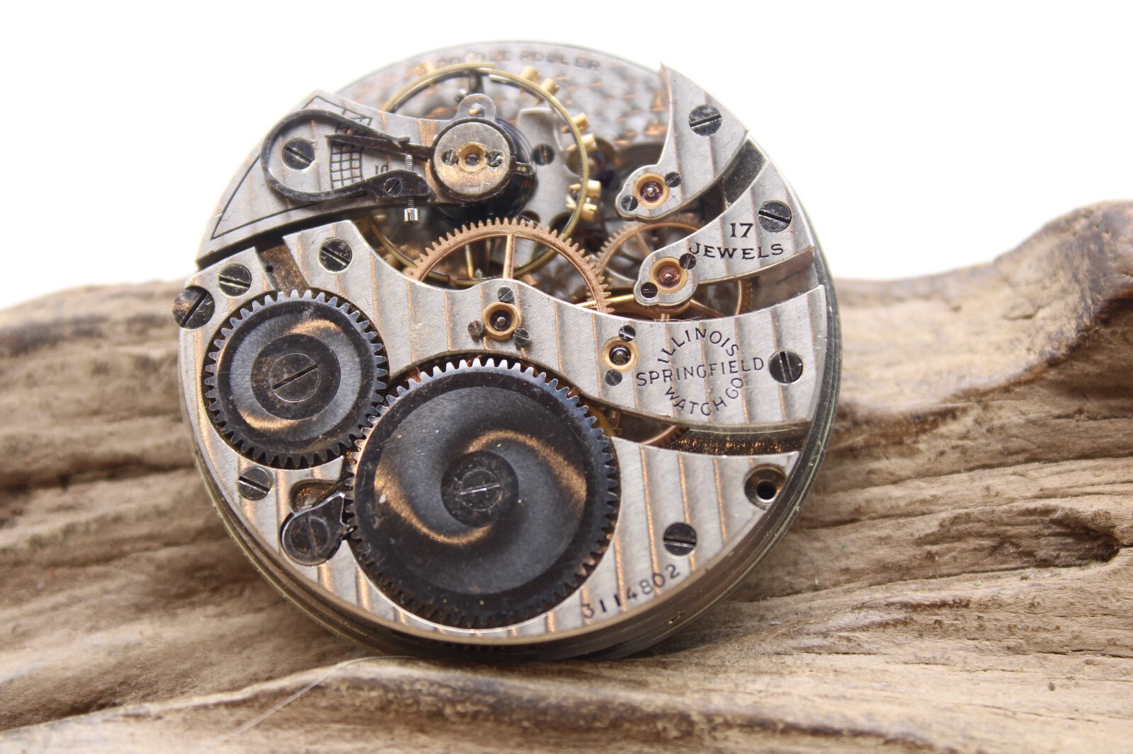 RARE 1917 ILLINOIS POCKET WATCH MOVEMENT 3114802 GRADE 204 16s 17j (GE2)