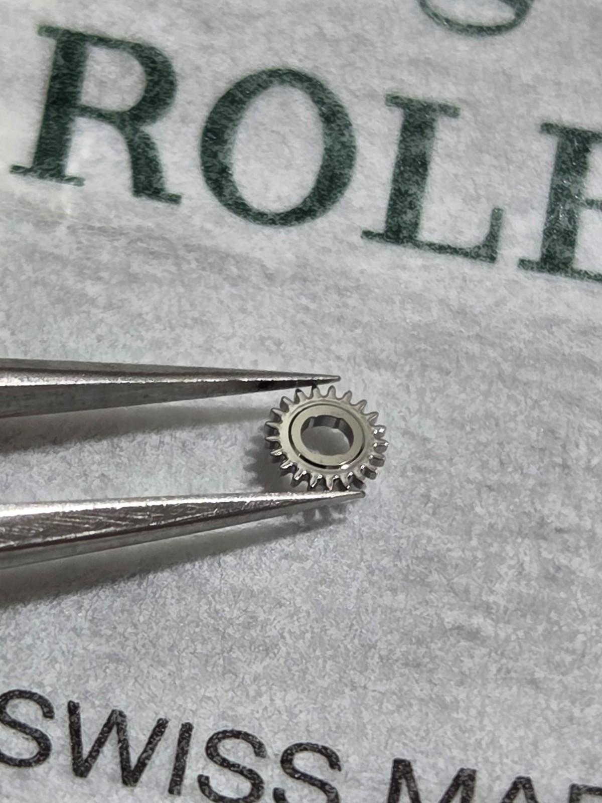 ROLEX 3135-550. 11x genuine part used like new