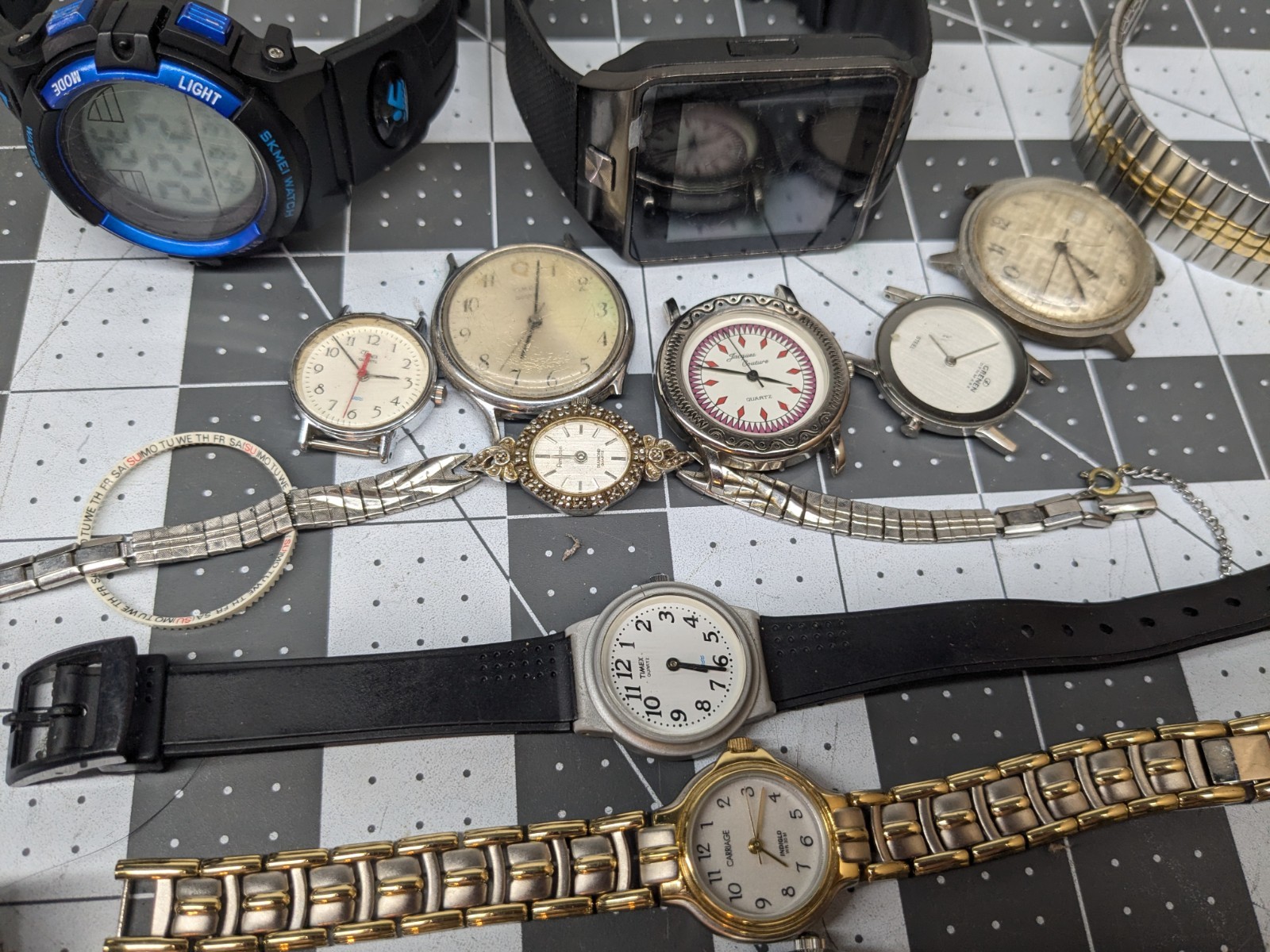 Bulk Watch Lot Timex,Fossil,Quartz Movements 25 Watches + Accessories