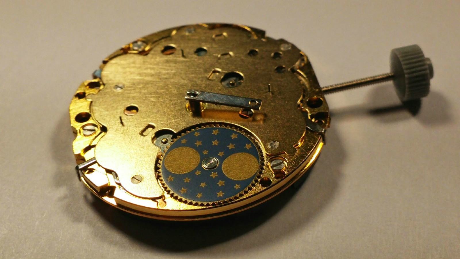 Ronda 706-3 movement – uses 371 batteries, see photos for details, moon stars