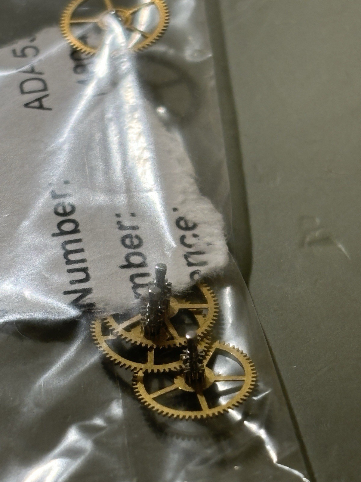 MOVADO Cal 470 – 201 Center wheel with pinion NOS