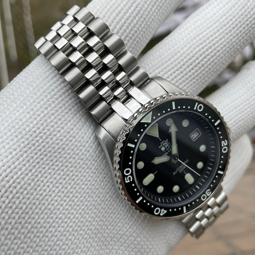 “Stunning Men’s Dive Watch with Japan NH35 Automatic Movement, Ceramic Bezel, an