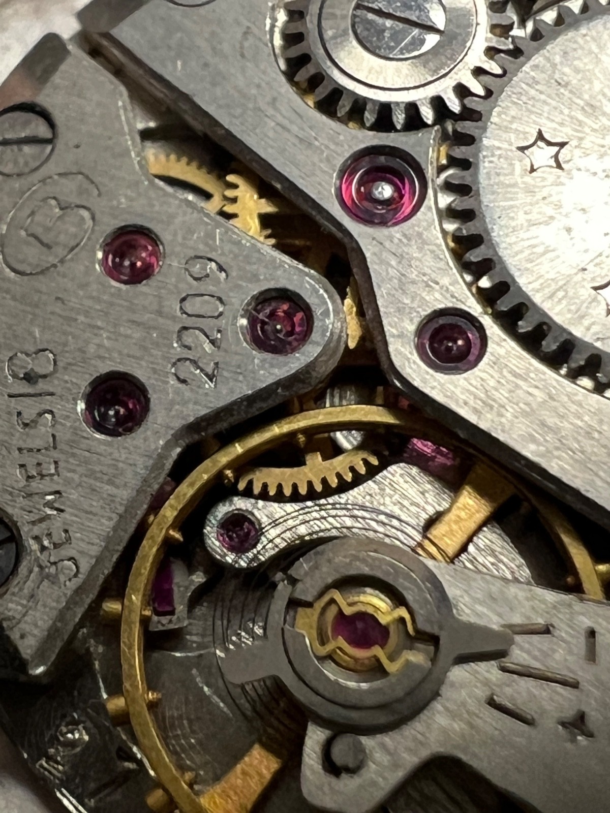 VINTAGE Vostok Wostok Cal. 2209 USSR SOVIET watch Movement. FOR PARTS