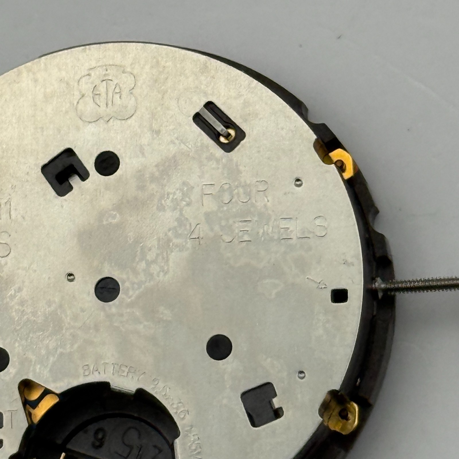 ETA G10.211 Watch Movement Quartz 4 Jewels Swiss Date Parts Untested 31.6mm