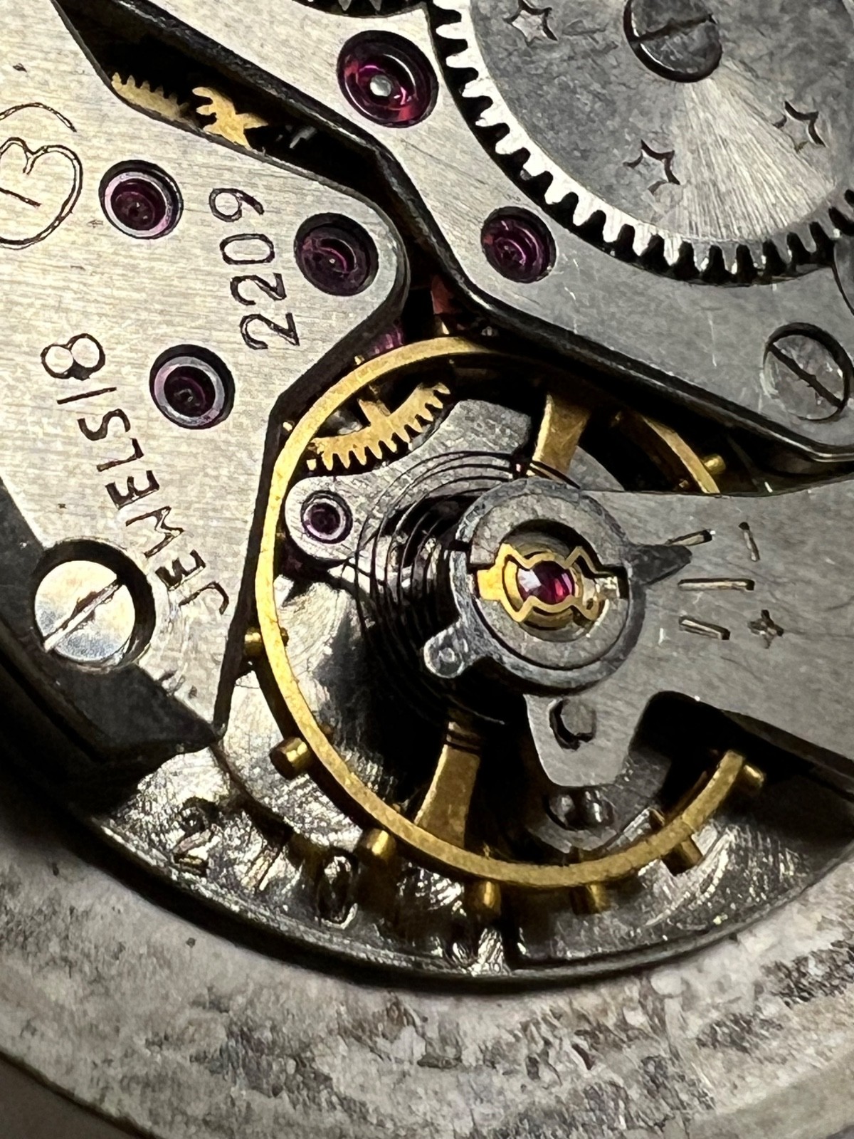 VINTAGE Vostok Wostok Cal. 2209 USSR SOVIET watch Movement. FOR PARTS