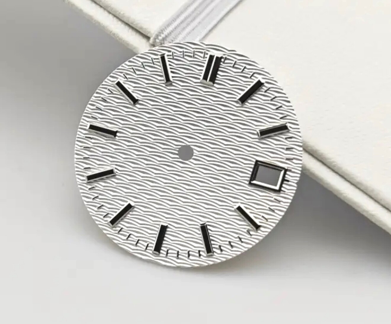 New 28.5MM Waves Luminous Metallic Watch Dial Date for NH35/36 Movement