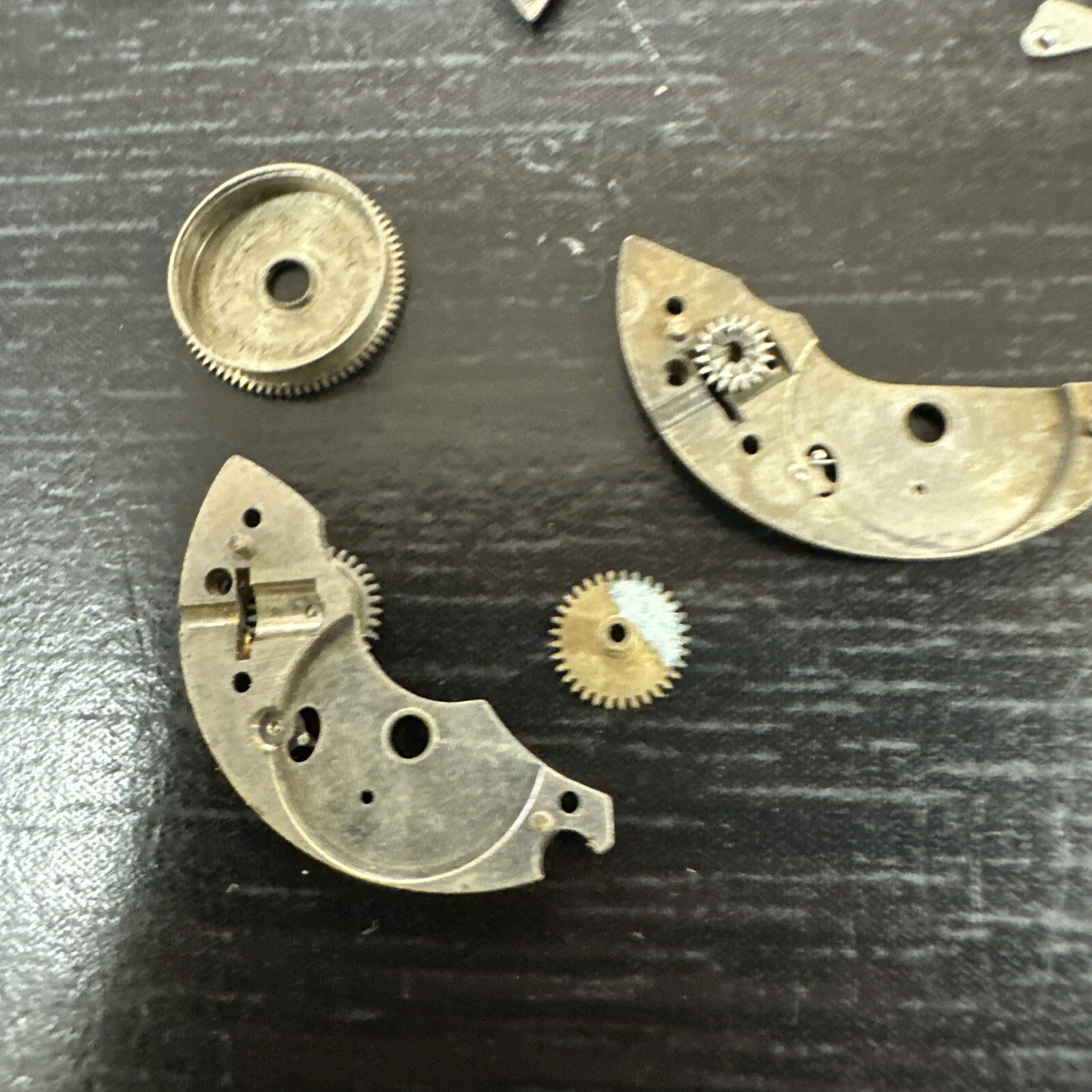 Vintage Bulova 1945 10BA 17 jewel wrist watch movement For Parts And Repairs