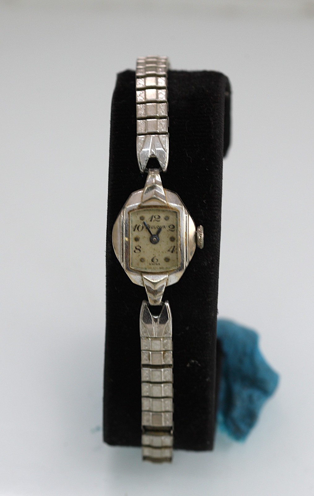 Bulova Women Vintage Watch D761501 Silver SS Stretch Mechanical NON-WORKING