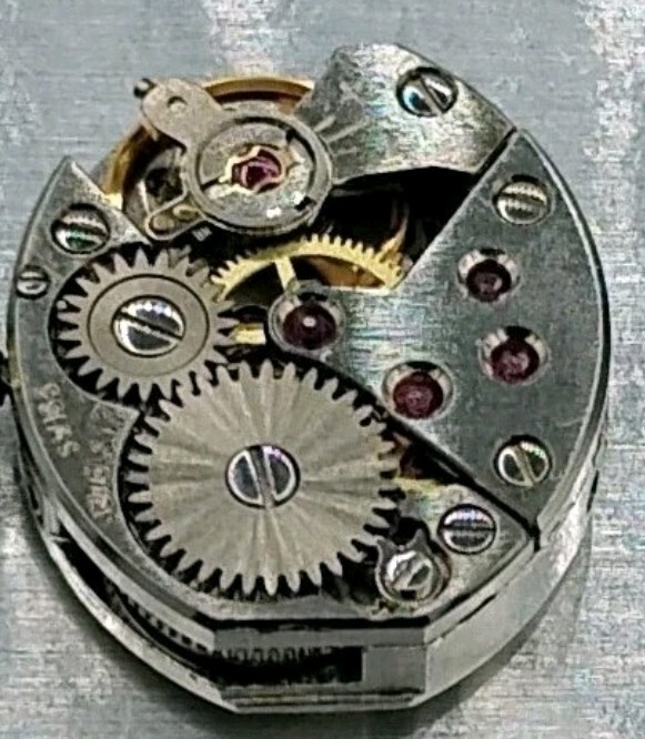 Vintage 17 Jeweled FEF 6620. Garrard manual wind movement runs well, Swiss made.