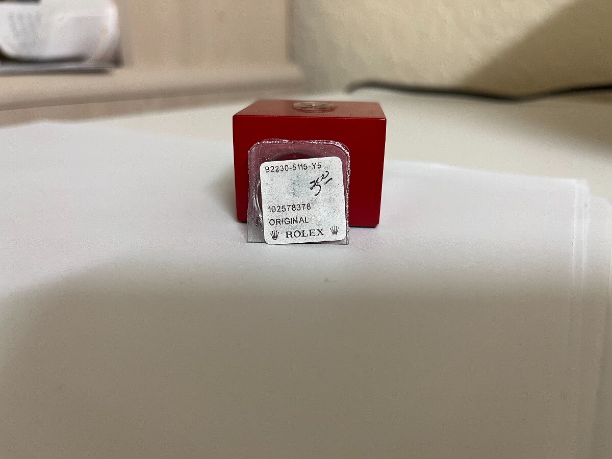 Genuine Rolex 2230 5115 Screw for pallet bridge, minute pinion bridge NEW 1 pc.
