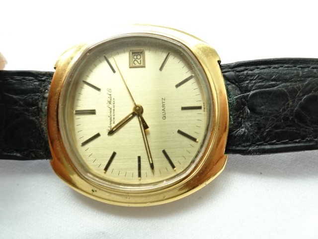 IWC Jumbo Ref. 3072 features a 38 mm cushion case Quartz Crown buckle Original