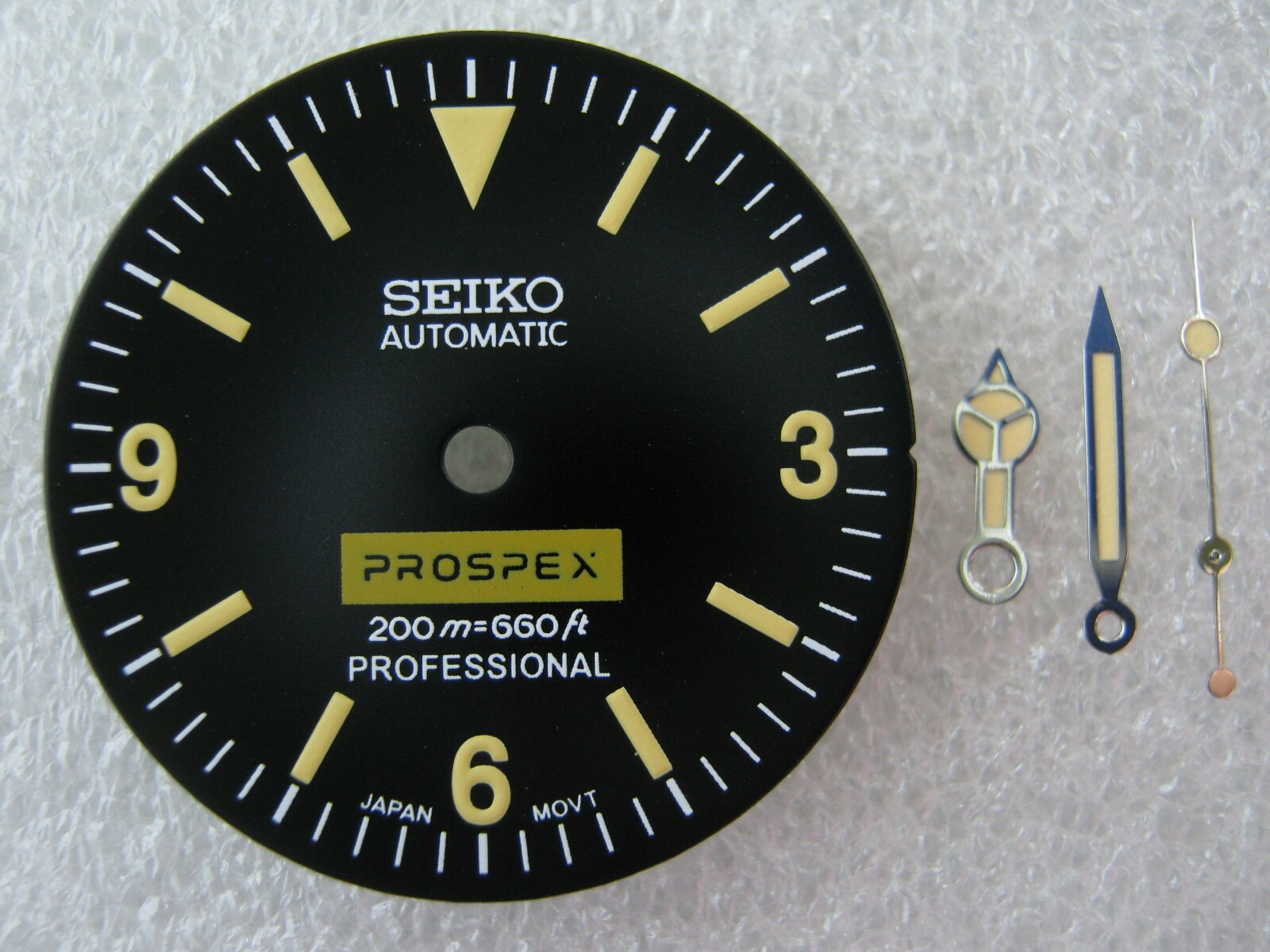New REPLACEMENT DIAL With HANDS for 7S26 / NH36 / NH35 / SKX031