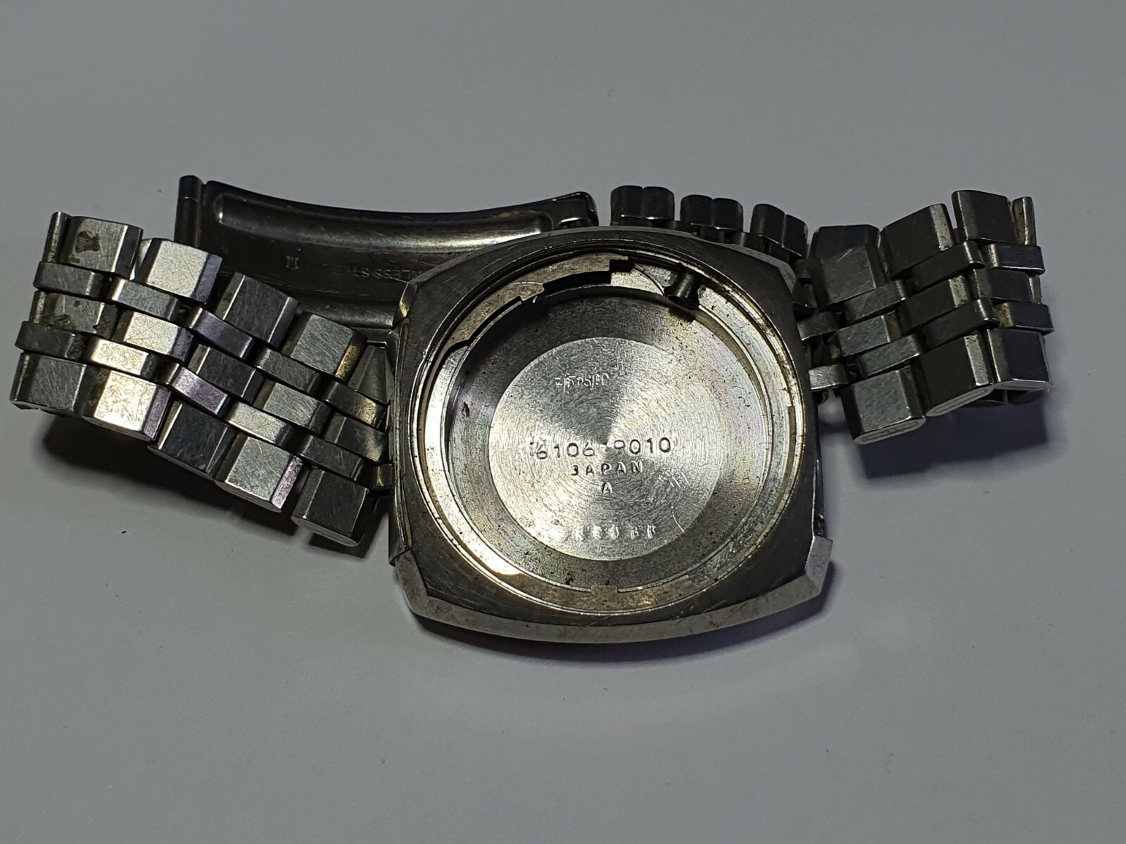 Seiko 6106 9010 watch case + seiko bracelet ( missing 1x end caps )