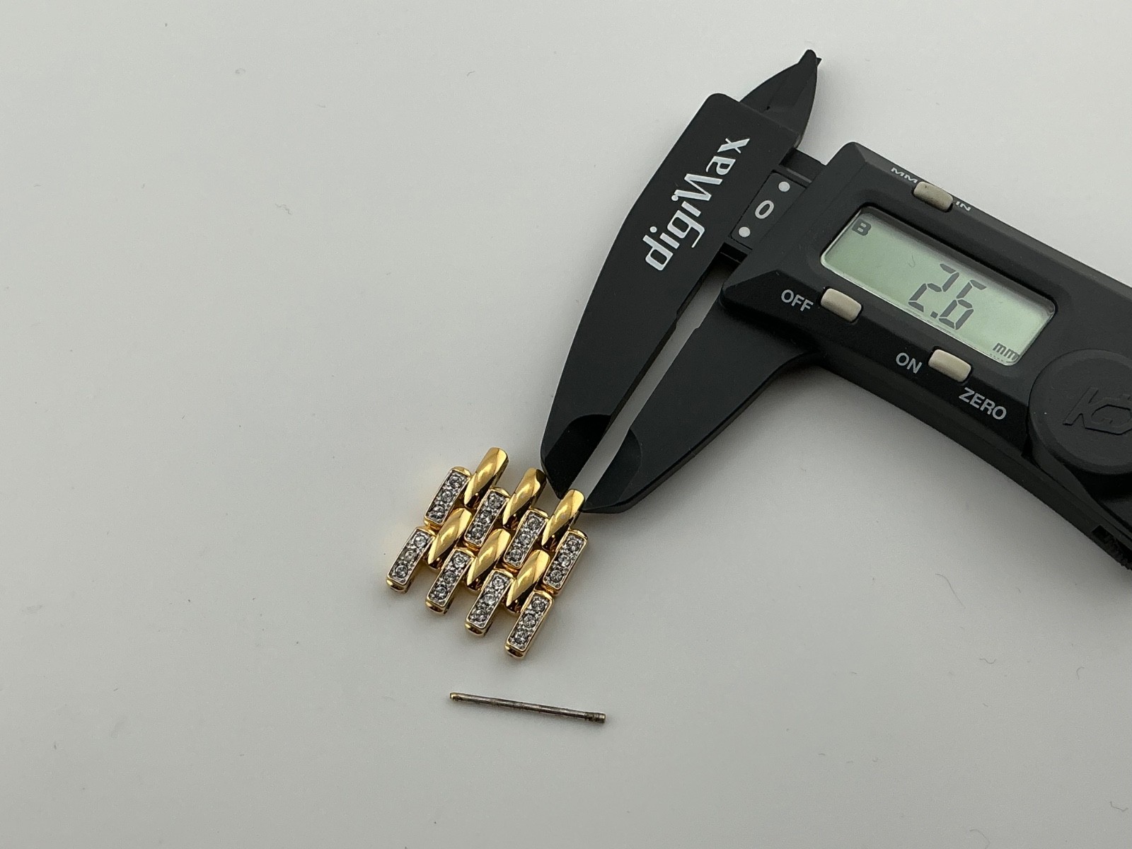Wittnauer Watch 2 Links Model 12A07 and 12A08 Gold Tone 20mm
