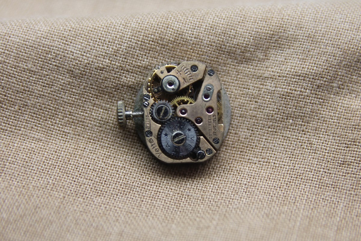 TOP – Vintage Movement and Dial