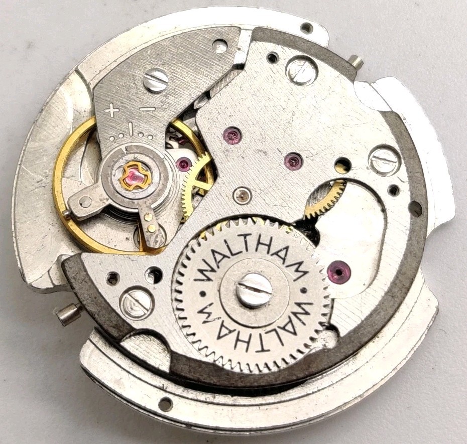 Vintage Waltham UTC 33 High Grade 17 jewel watch movement runs For Repair
