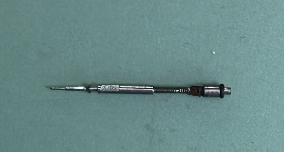 Casio – Module 748 – “Ani-Digi” Stem – 111AS – .77 mm – Tap 11 – 18.34 mm long