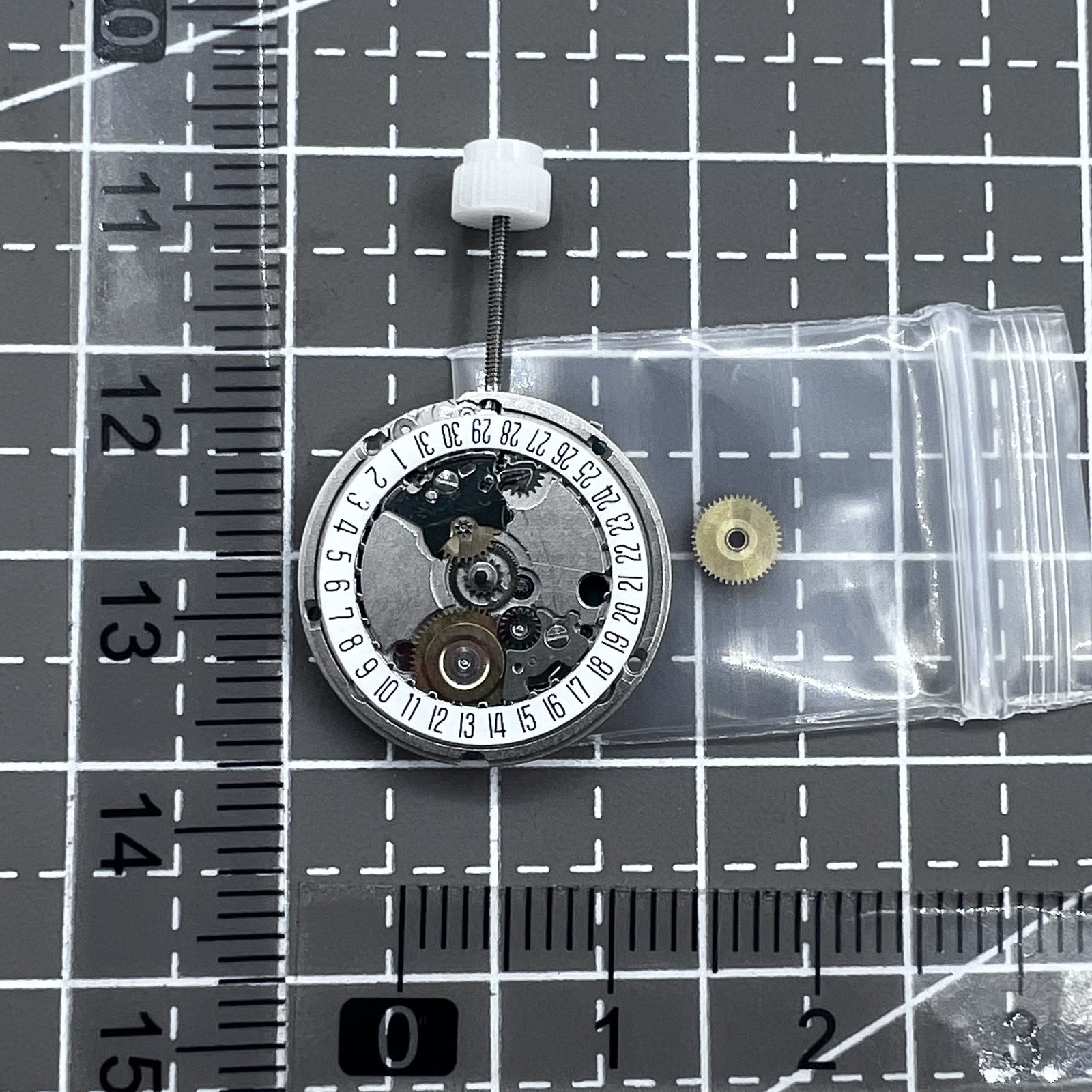 Swiss ETA956.114 Quartz Movement 2 Hands Single Calendar Date At 6
