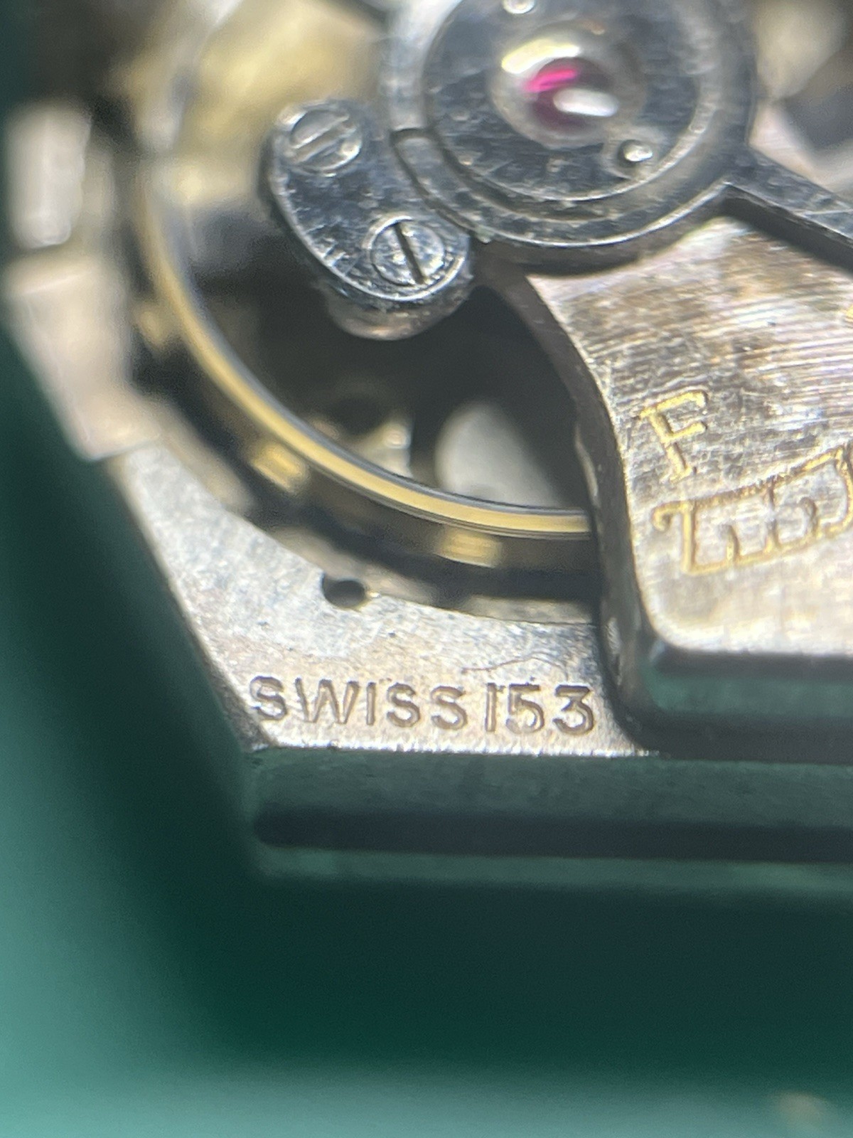 RUNNING Gruen Guild 153 Watch Movement 15j Broken Mainspring