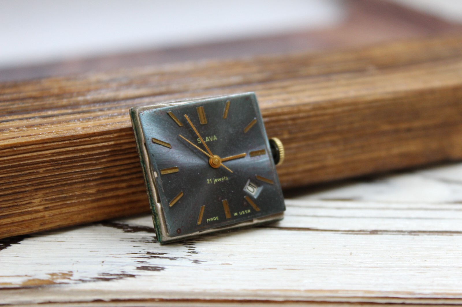 The dial of the men’s watch Slava 2414 21 stone of the USSR does not work