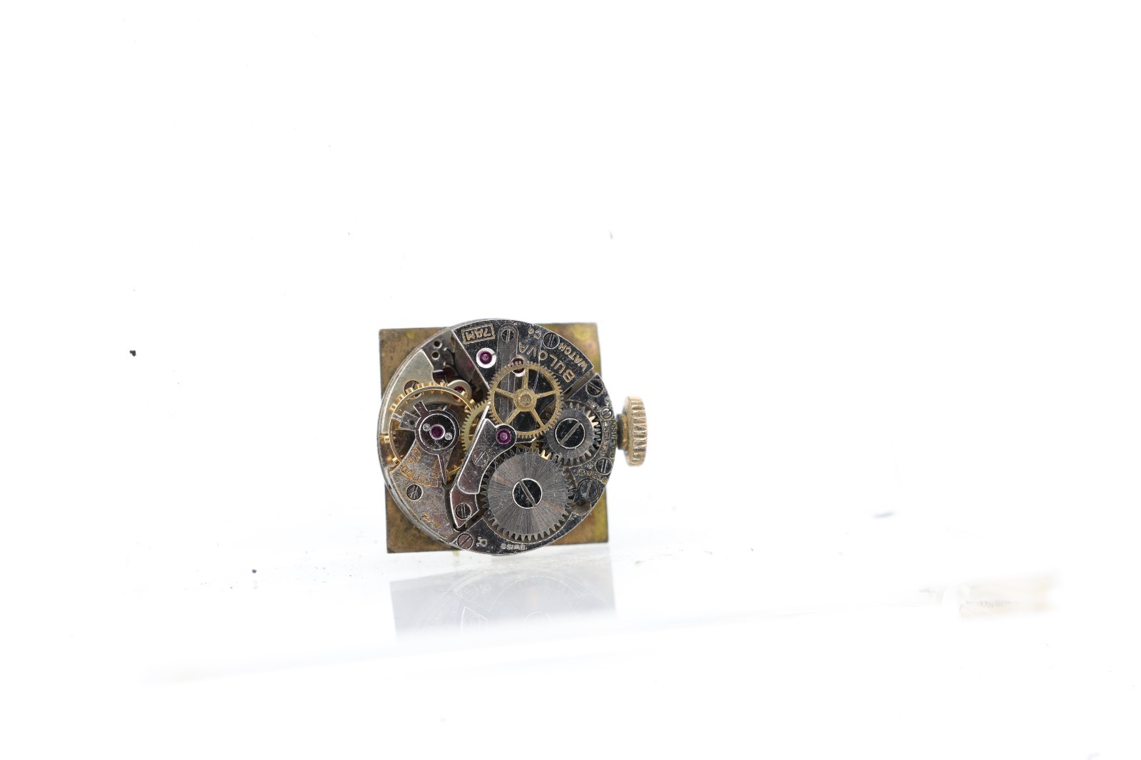 BULOVA cal. 7AM, 17j WRIST WATCH MOVEMENT, RUNS (NO)