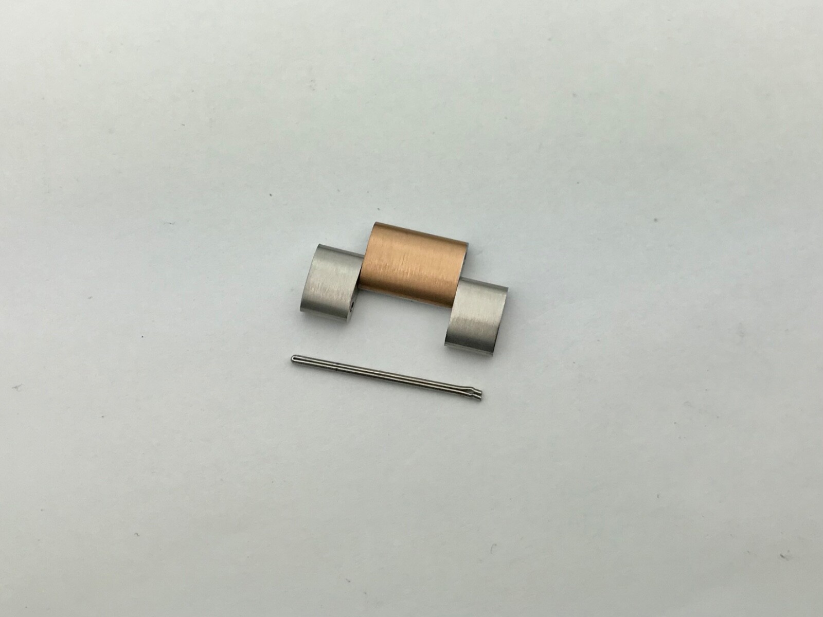 Fossil Model DW10F1 Stainless Steel and Rose Gold Tone Link Brushed 22mm