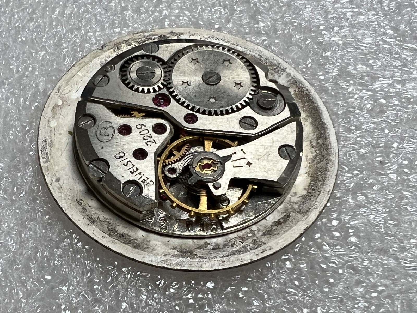 VINTAGE Vostok Wostok Cal. 2209 USSR SOVIET watch Movement. FOR PARTS