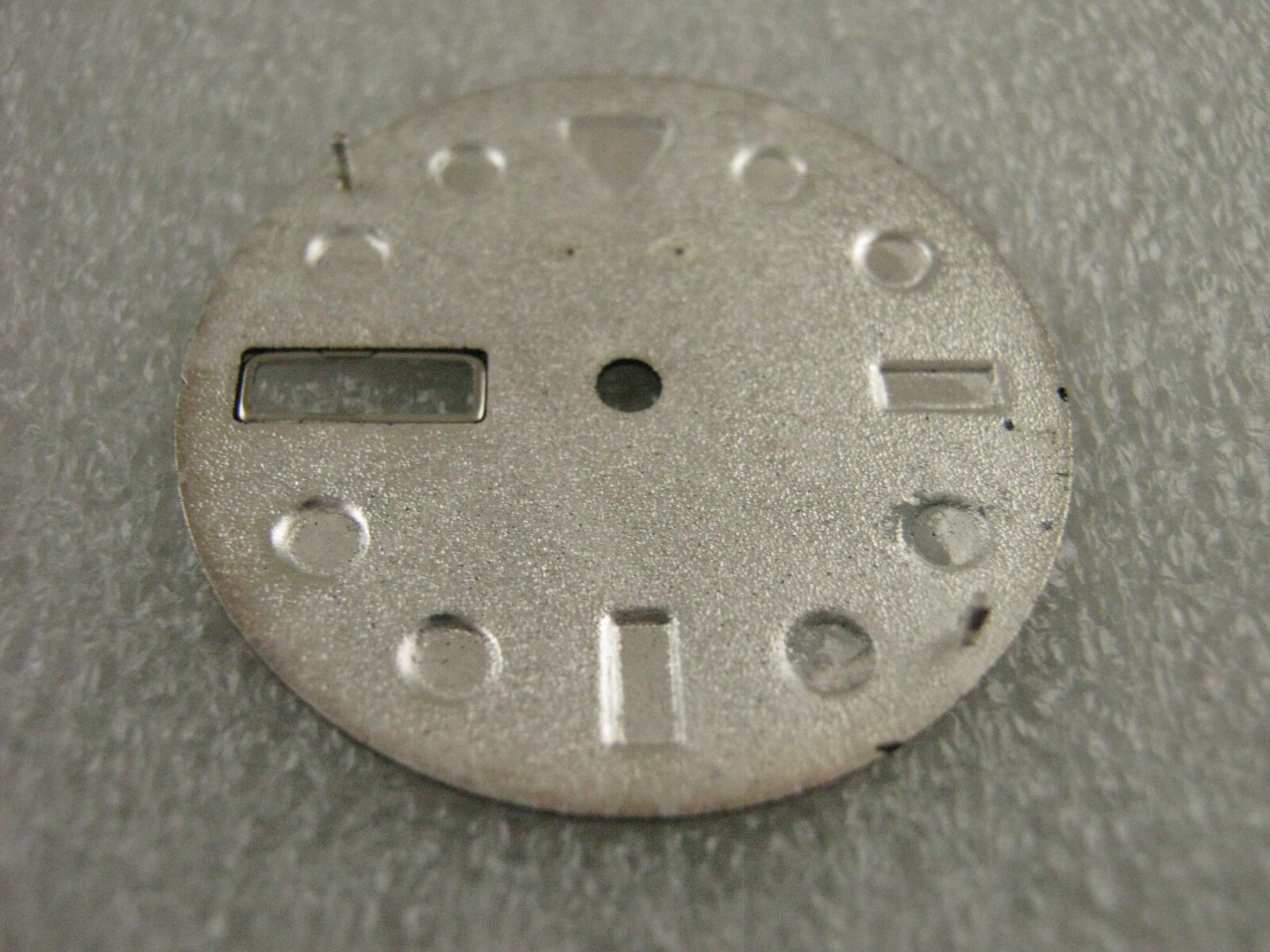 New REPLACEMENT BLACK Day/Date Dial For 10BAR 7S26-0050
