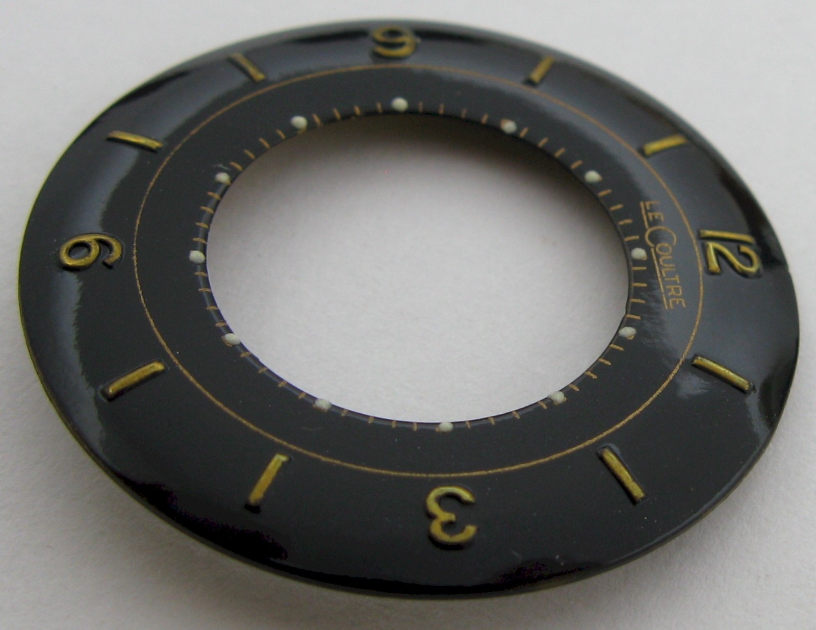 LeCoultre 489 814 … watch movement part: black dial & gilt markers
