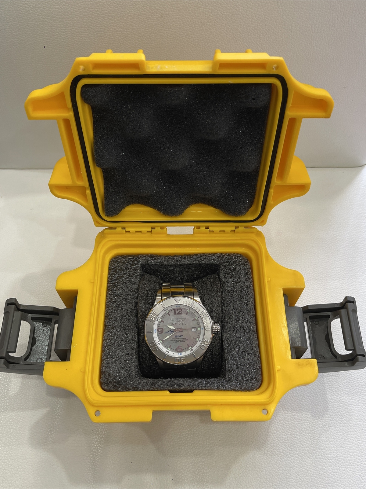 Vintage Invicta 6888 MOP GMT Mother of Pearl /w Box. Free Shipping!