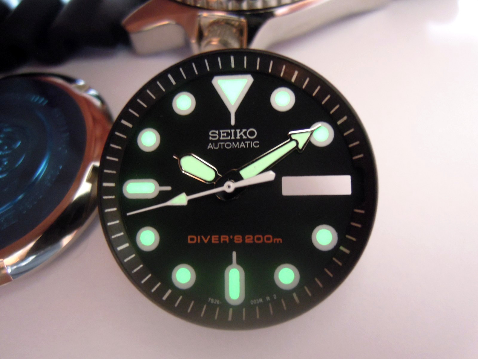 NEW STAINLESS BLACK CASE,CROWN,DIAL,HANDS,STRAP MEDIUM DIVERS SKX015 (7S26-0030)
