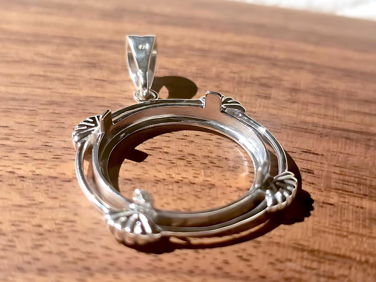 925 Sterling Silver Prong Back Clamshell Edge Bezel for 22mm Nickel 5 Cent Coins